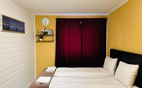 Miracle Tromso, Cozy Double Bed Private Room In A Shared Apartment With Stunning Tromso Views